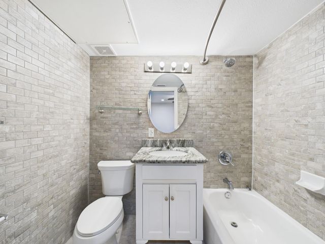 5333 Richmond Avenue 10, Houston, TX 77056