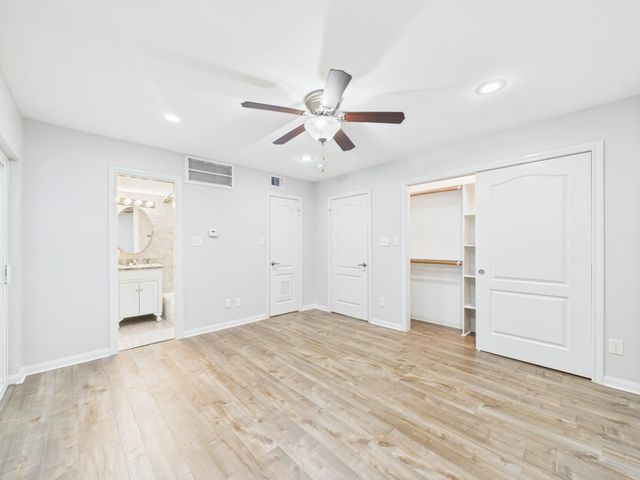 5333 Richmond Avenue 10, Houston, TX 77056