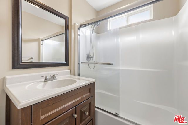 16901 Simonds Street, Granada Hills (los Angeles), CA 91344