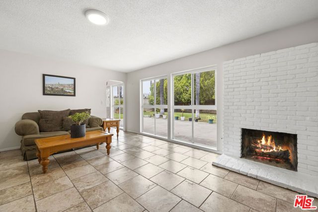 16901 Simonds Street, Granada Hills (los Angeles), CA 91344