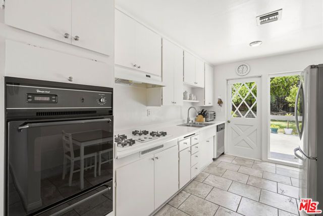 16901 Simonds Street, Granada Hills (los Angeles), CA 91344
