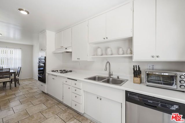 16901 Simonds Street, Granada Hills (los Angeles), CA 91344