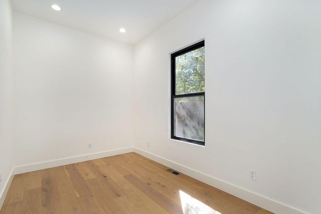 1702 E Cobblestone Drive, Ozark, MO 65721