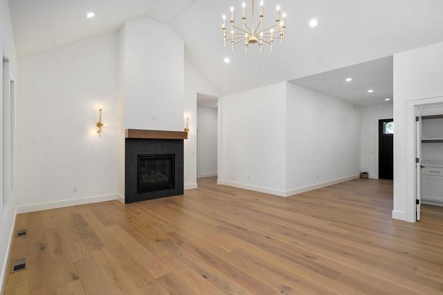 1702 E Cobblestone Drive, Ozark, MO 65721