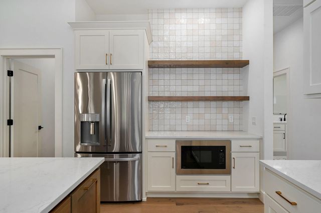 1702 E Cobblestone Drive, Ozark, MO 65721