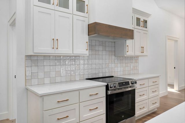 1702 E Cobblestone Drive, Ozark, MO 65721