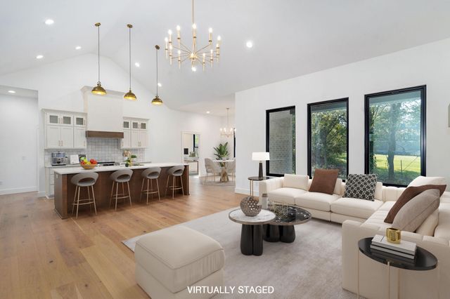 1702 E Cobblestone Drive, Ozark, MO 65721