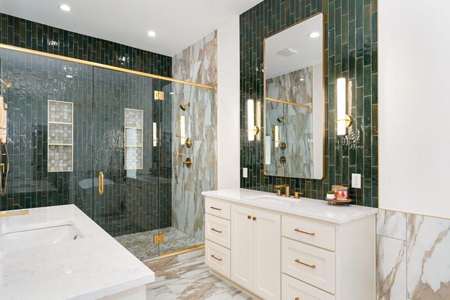 1702 E Cobblestone Drive, Ozark, MO 65721