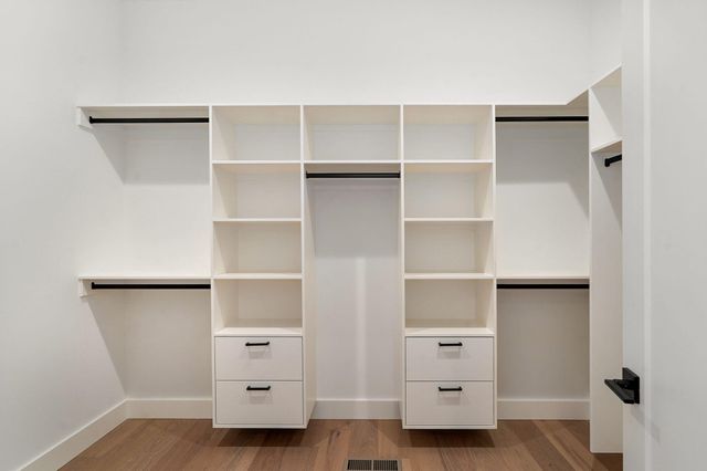 1702 E Cobblestone Drive, Ozark, MO 65721