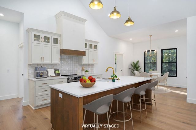 1702 E Cobblestone Drive, Ozark, MO 65721