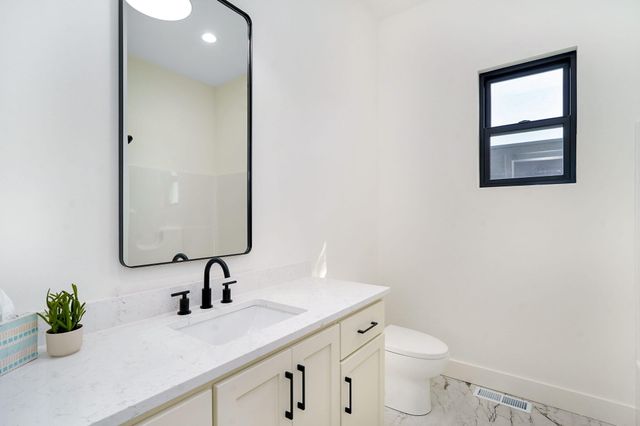 1702 E Cobblestone Drive, Ozark, MO 65721