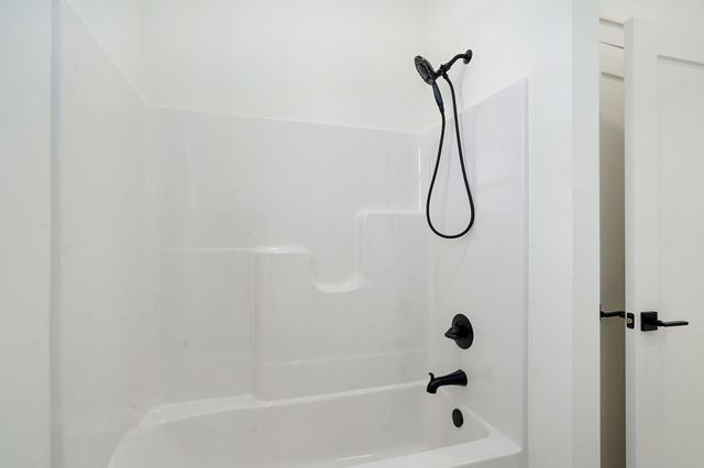 1702 E Cobblestone Drive, Ozark, MO 65721