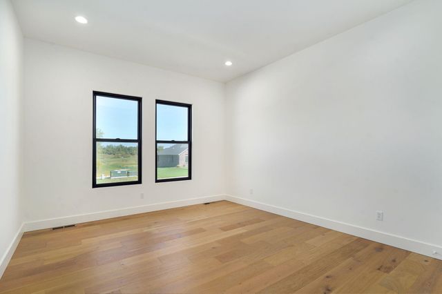 1702 E Cobblestone Drive, Ozark, MO 65721