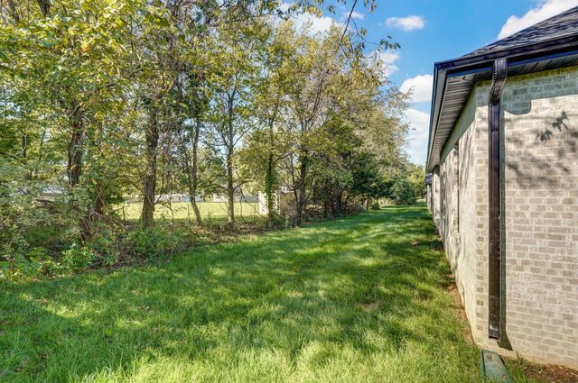 1702 E Cobblestone Drive, Ozark, MO 65721