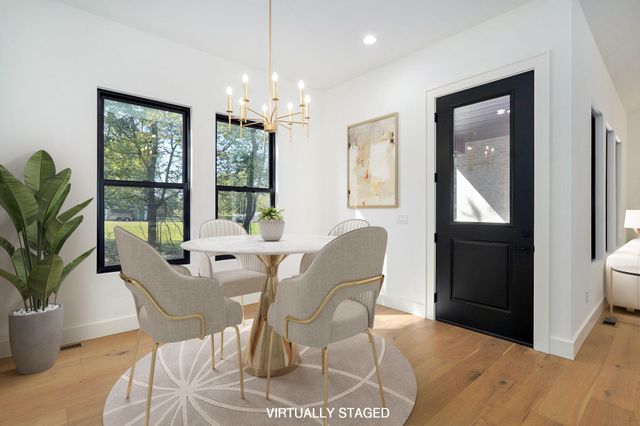 1702 E Cobblestone Drive, Ozark, MO 65721