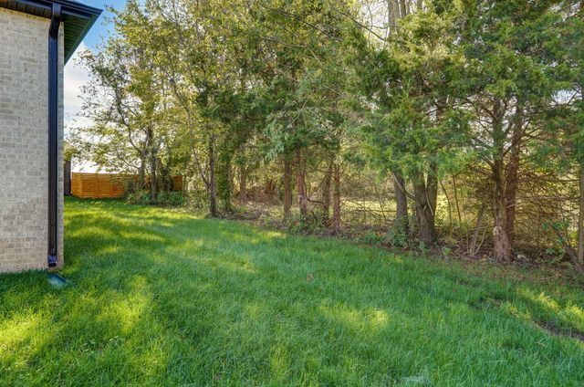 1702 E Cobblestone Drive, Ozark, MO 65721