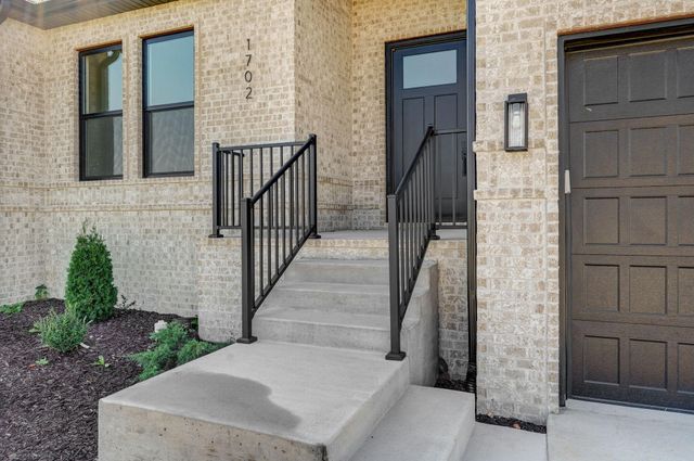 1702 E Cobblestone Drive, Ozark, MO 65721