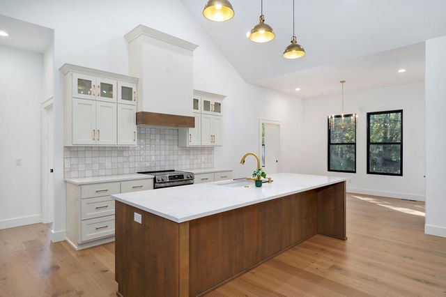 1702 E Cobblestone Drive, Ozark, MO 65721