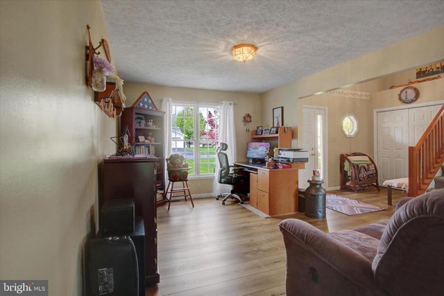 1090 BELAIR DRIVE, Chambersburg, PA 17202