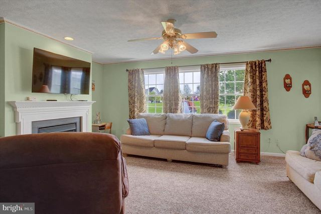 1090 BELAIR DRIVE, Chambersburg, PA 17202