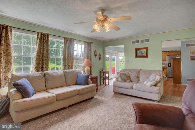 1090 BELAIR DRIVE, Chambersburg, PA 17202