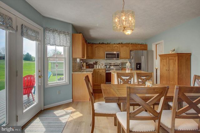 1090 BELAIR DRIVE, Chambersburg, PA 17202