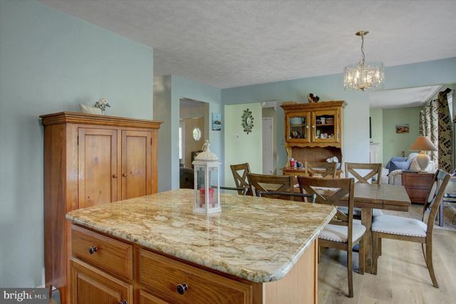 1090 BELAIR DRIVE, Chambersburg, PA 17202