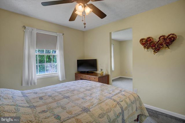 1090 BELAIR DRIVE, Chambersburg, PA 17202
