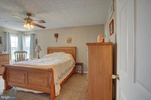 1090 BELAIR DRIVE, Chambersburg, PA 17202