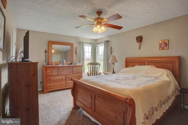 1090 BELAIR DRIVE, Chambersburg, PA 17202