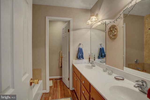 1090 BELAIR DRIVE, Chambersburg, PA 17202