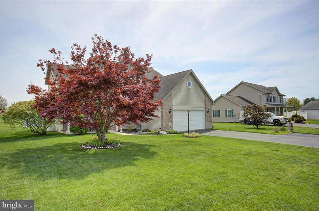 1090 BELAIR DRIVE, Chambersburg, PA 17202