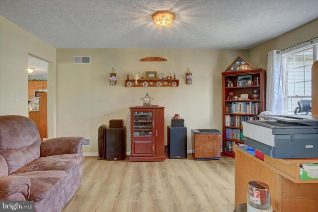 1090 BELAIR DRIVE, Chambersburg, PA 17202