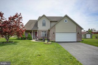 1090 BELAIR DRIVE, Chambersburg, PA 17202