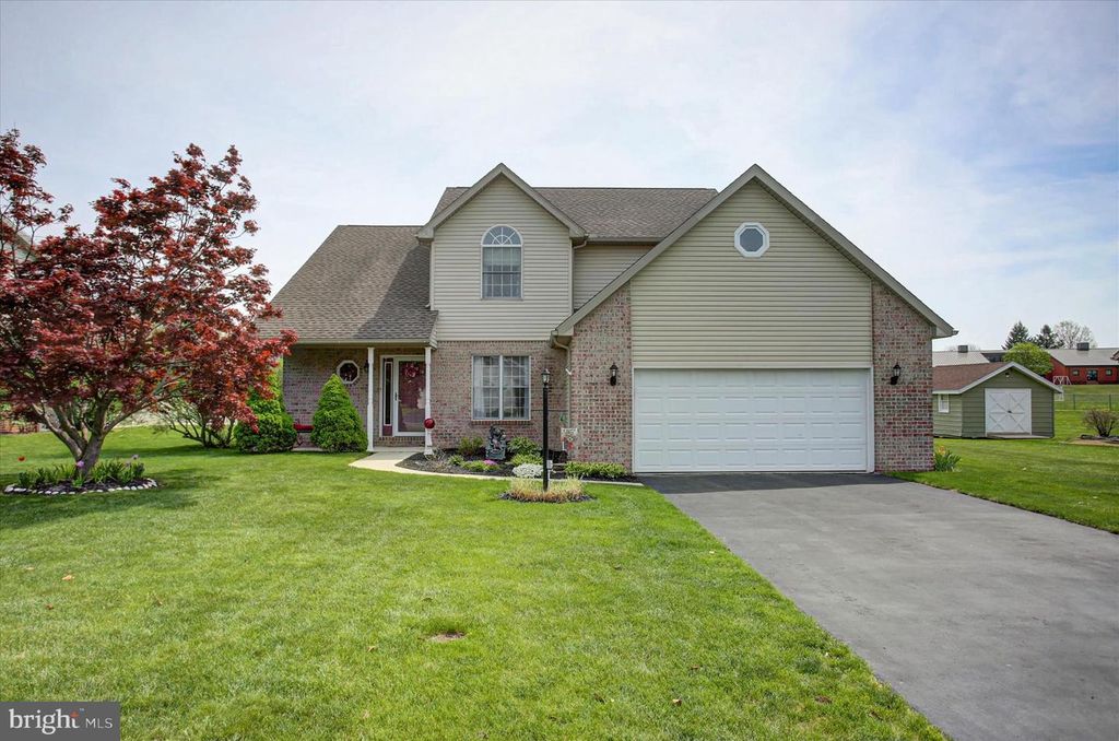 1090 BELAIR DRIVE, Chambersburg, PA 17202