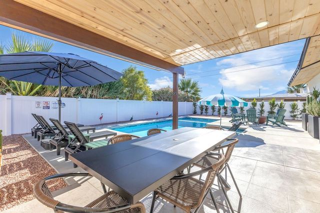 481 W Sunview, Palm Springs, CA 92262