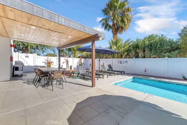 481 W Sunview, Palm Springs, CA 92262