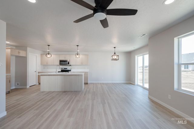 7313 S Menzingers Ave, Meridian, ID 83642