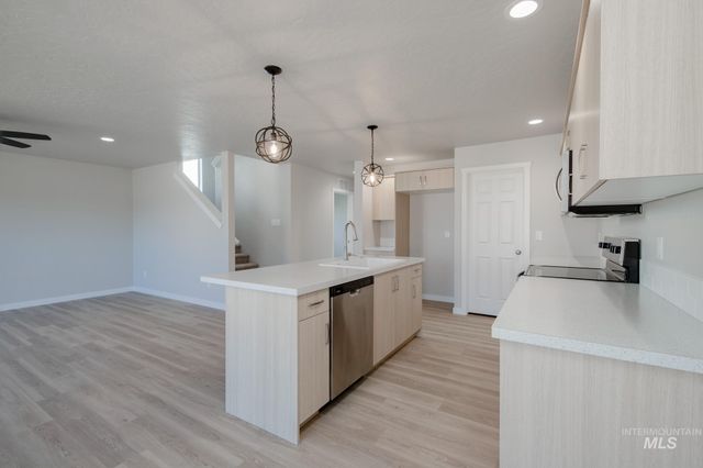 7313 S Menzingers Ave, Meridian, ID 83642