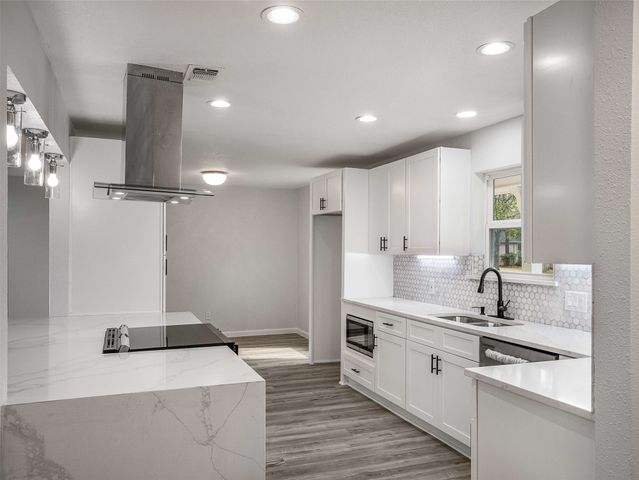 632 Melbourne Court, Hurst, TX 76053