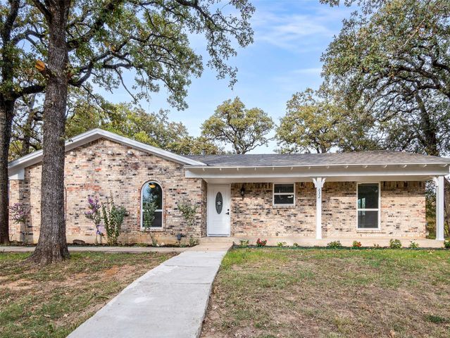 632 Melbourne Court, Hurst, TX 76053