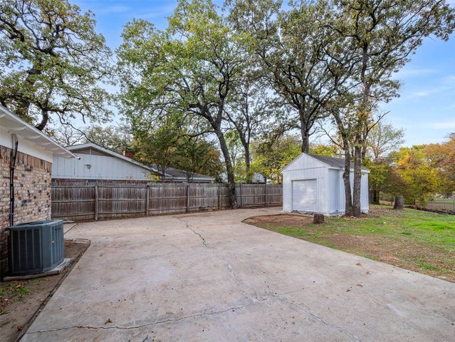 632 Melbourne Court, Hurst, TX 76053