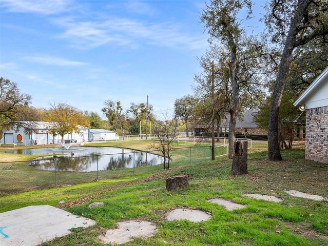 632 Melbourne Court, Hurst, TX 76053