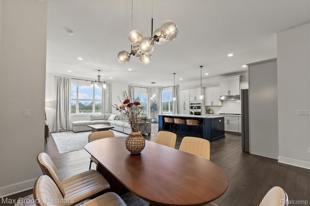 5526 Helmsdale Boulevard, West Bloomfield Charter Township, MI 48322