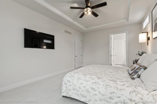 5526 Helmsdale Boulevard, West Bloomfield Charter Township, MI 48322