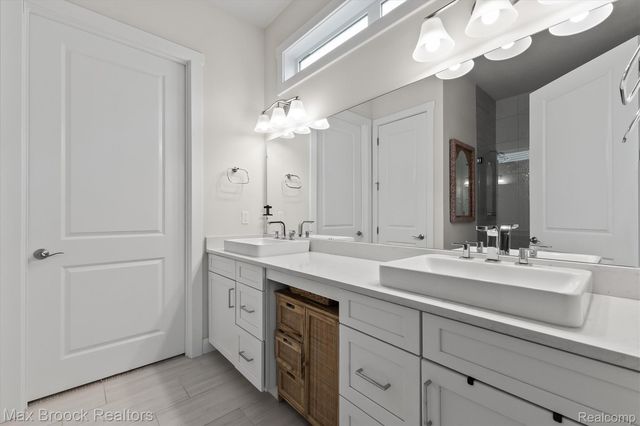 5526 Helmsdale Boulevard, West Bloomfield Charter Township, MI 48322