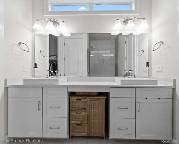 5526 Helmsdale Boulevard, West Bloomfield Charter Township, MI 48322
