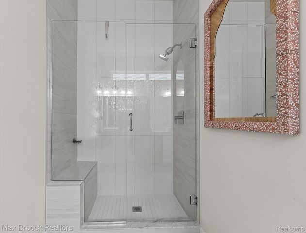 5526 Helmsdale Boulevard, West Bloomfield Charter Township, MI 48322