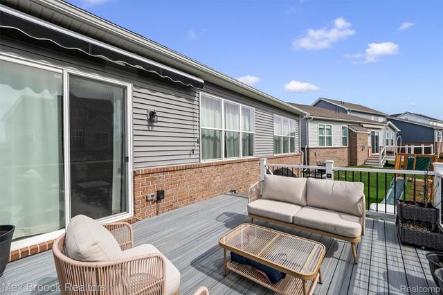 5526 Helmsdale Boulevard, West Bloomfield Charter Township, MI 48322