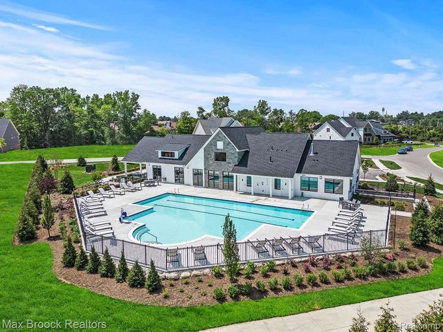5526 Helmsdale Boulevard, West Bloomfield Charter Township, MI 48322